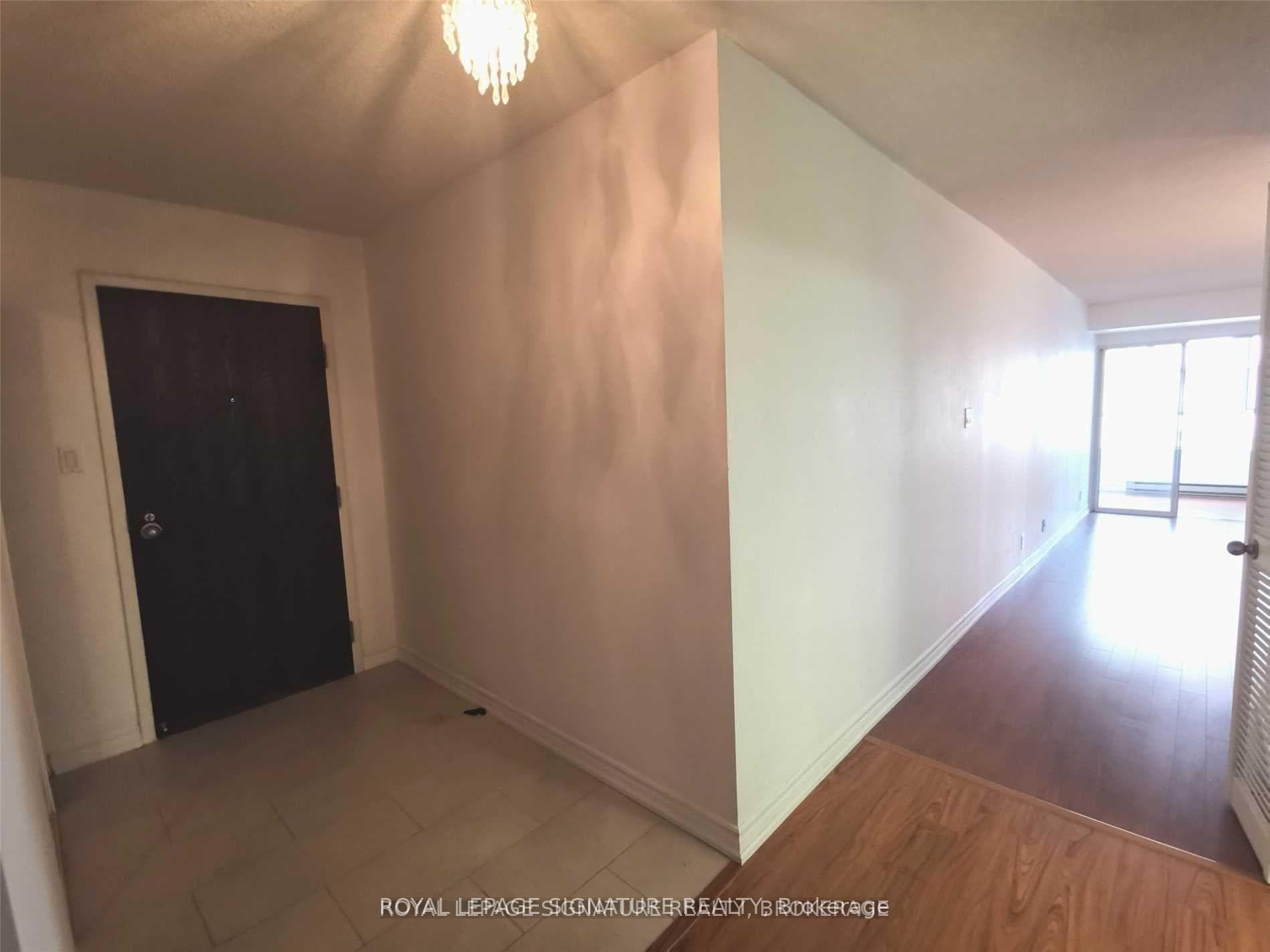 711 Bay Street Unit 1412 photo 3