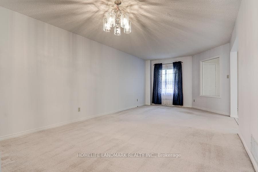 3586 Italia Crescent photo 12