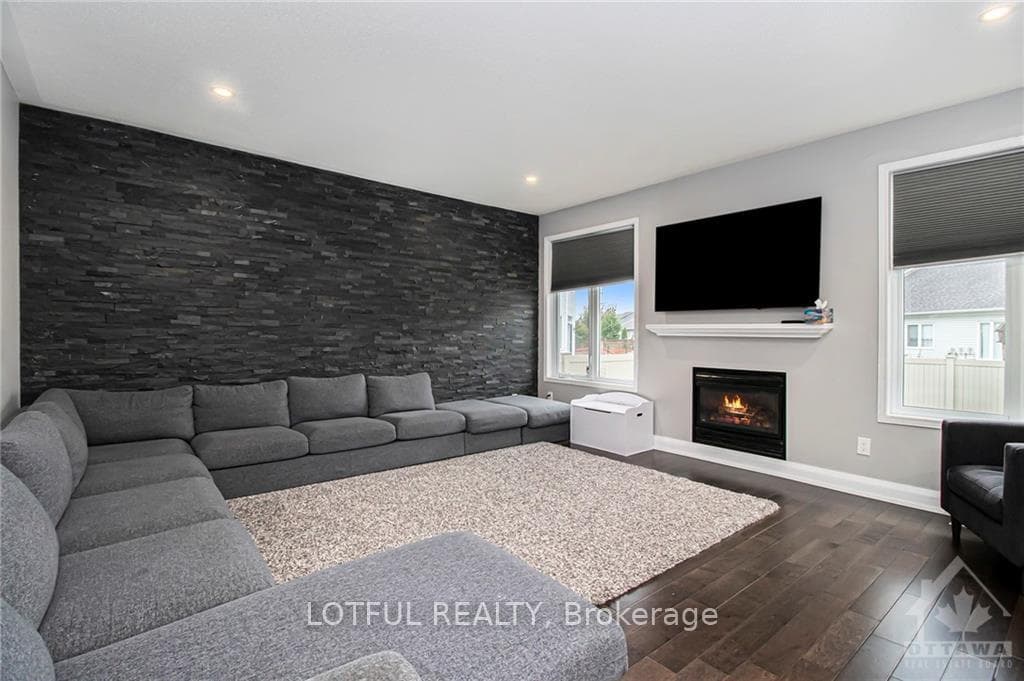 2100 AVEBURY Drive photo 8