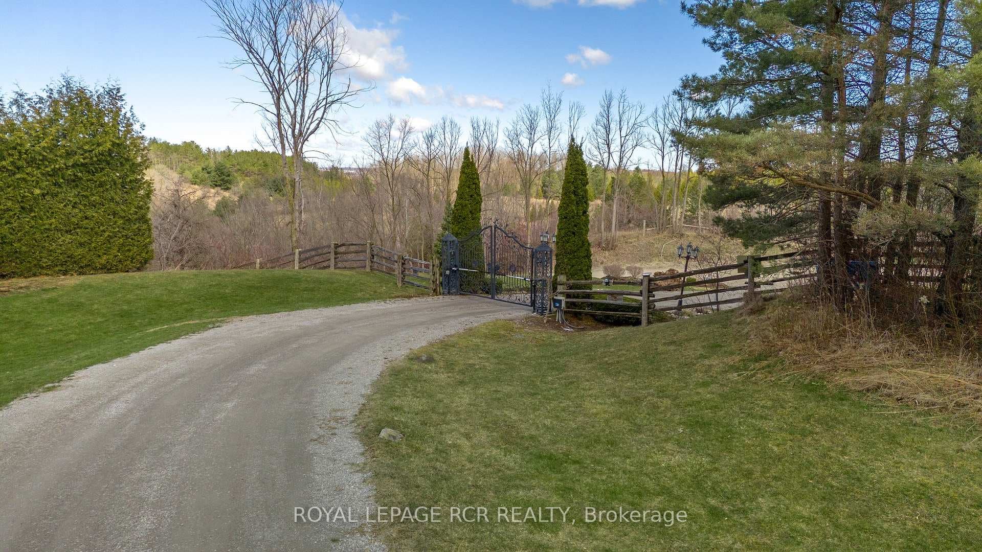2155 19th Side Road photo 6