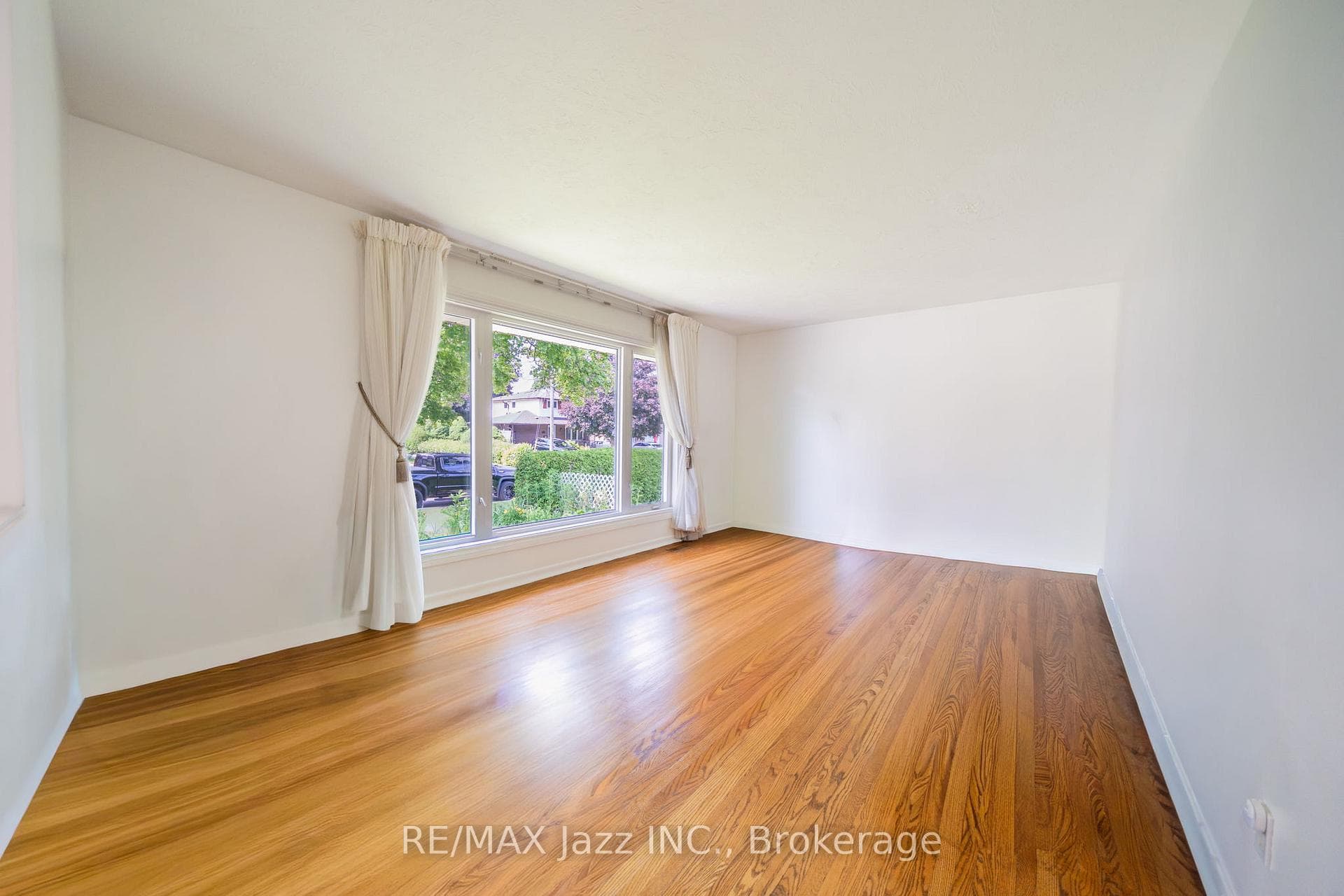 607 Gliddon Avenue photo 9