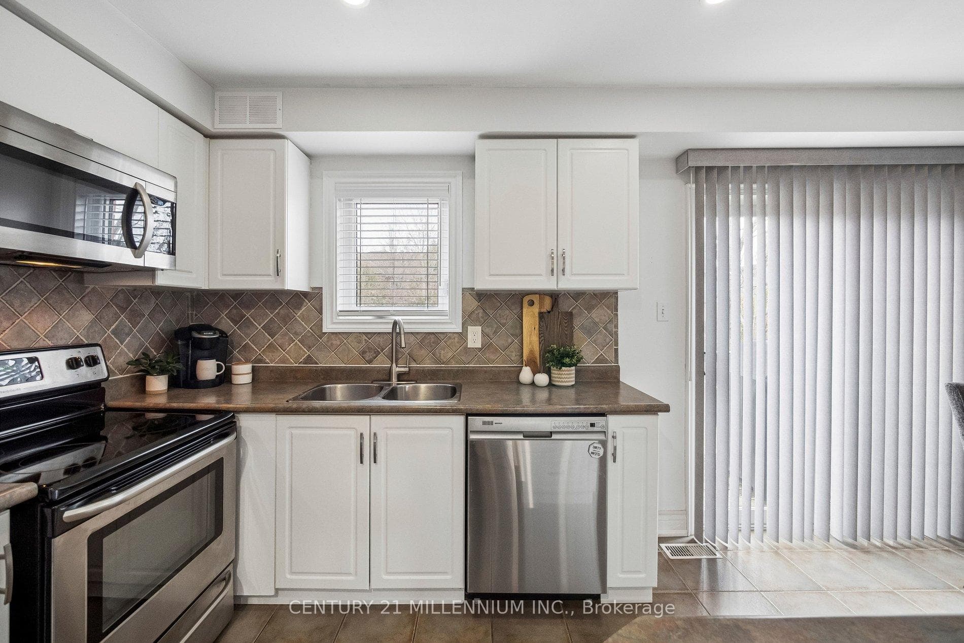 90 Baywell Crescent photo 18