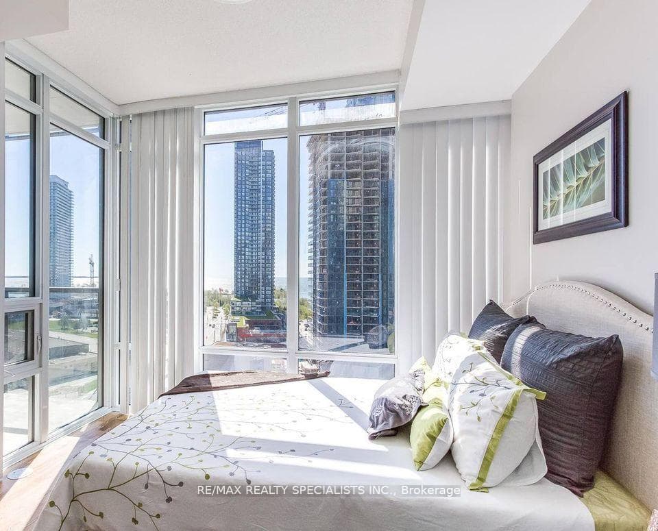 90 Park Lawn Road Unit 1206 photo 4