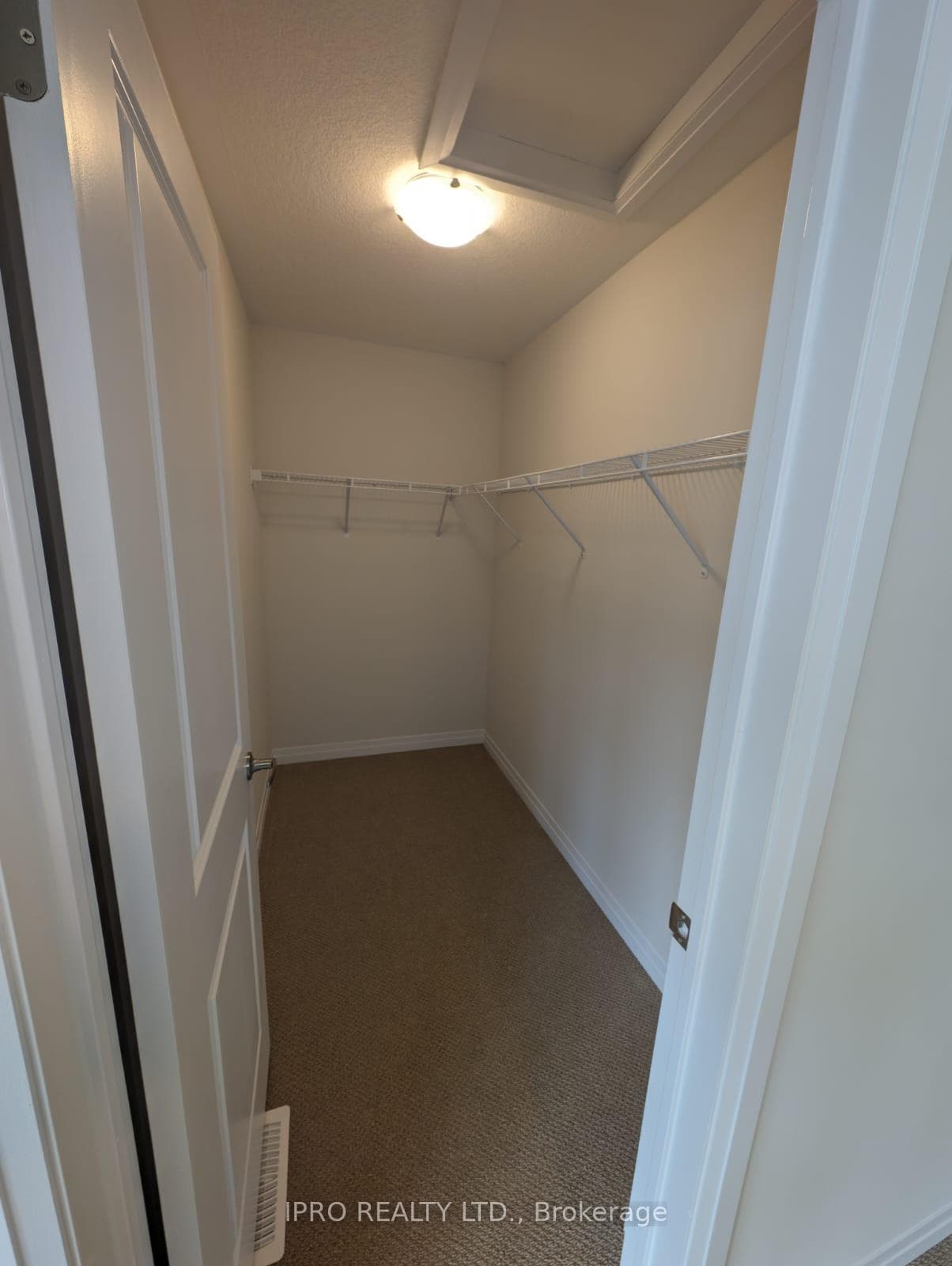 102 Waters Way photo 12