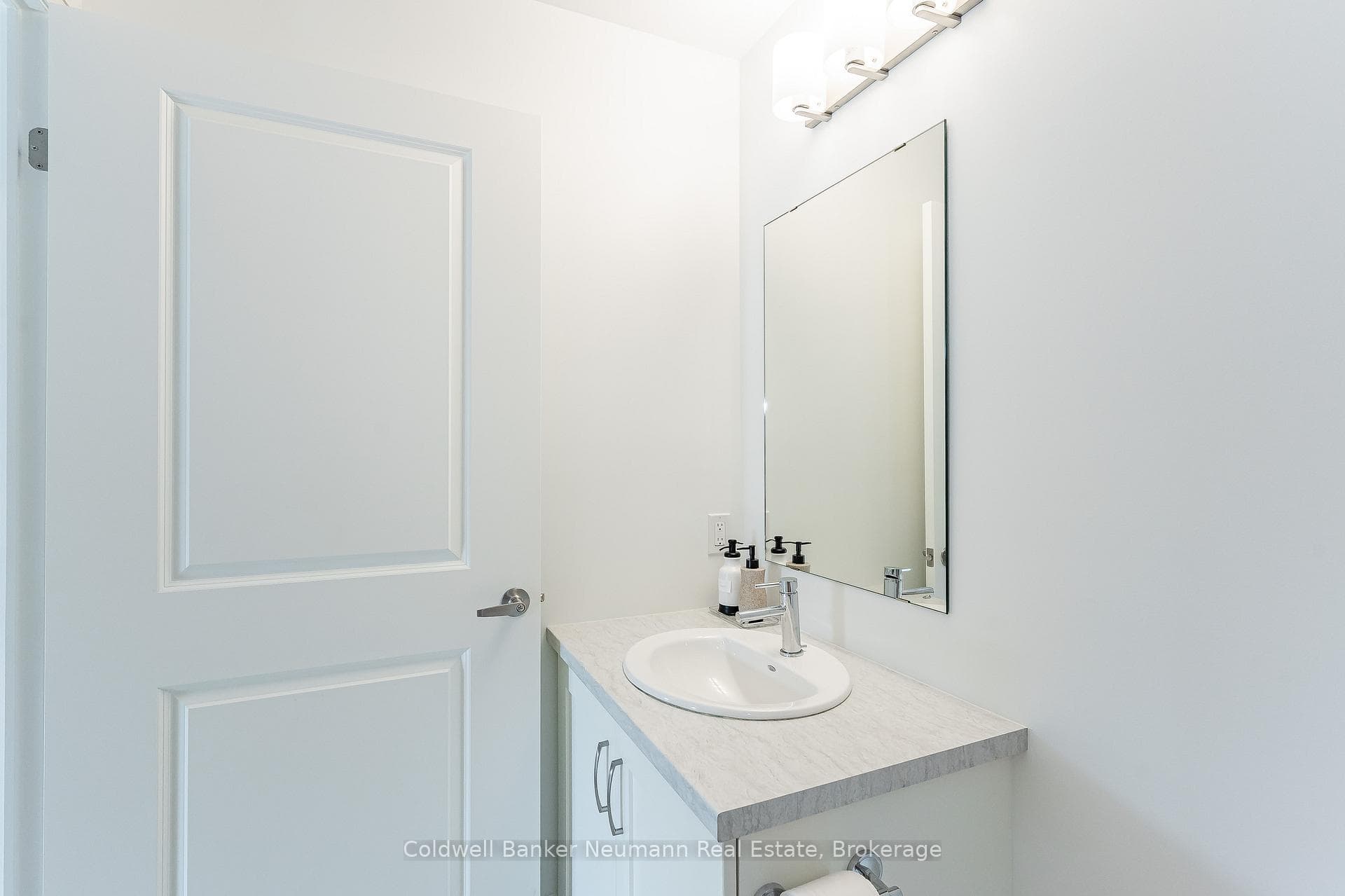 332 Gosling Gardens Unit 314 photo 26