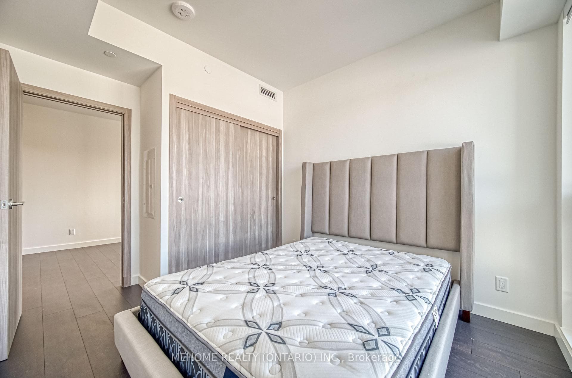 25 Mcmahon Drive Unit 709 photo 23