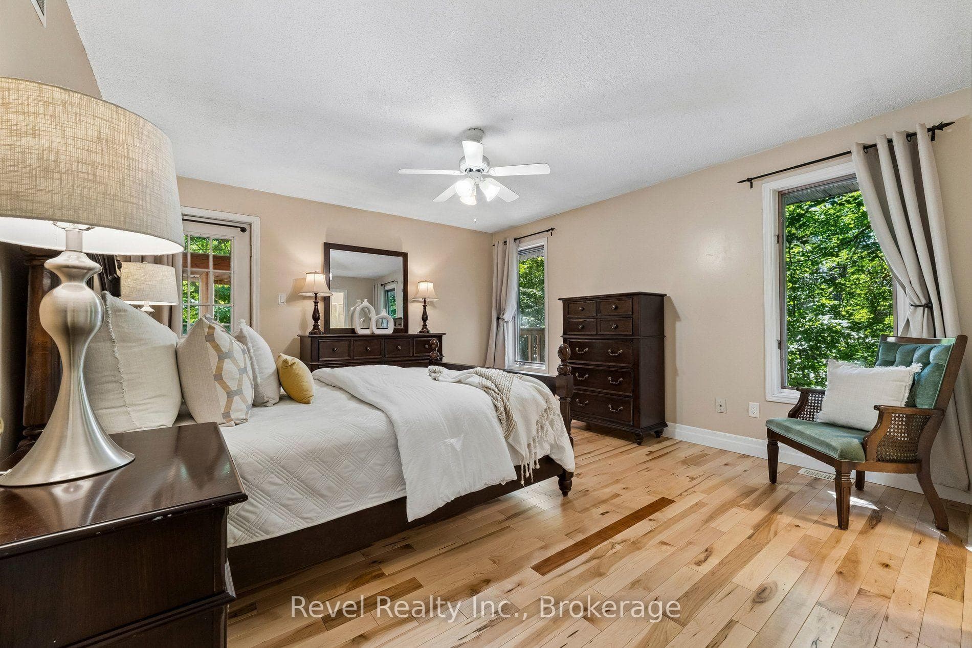 18 Bessie Avenue photo 28