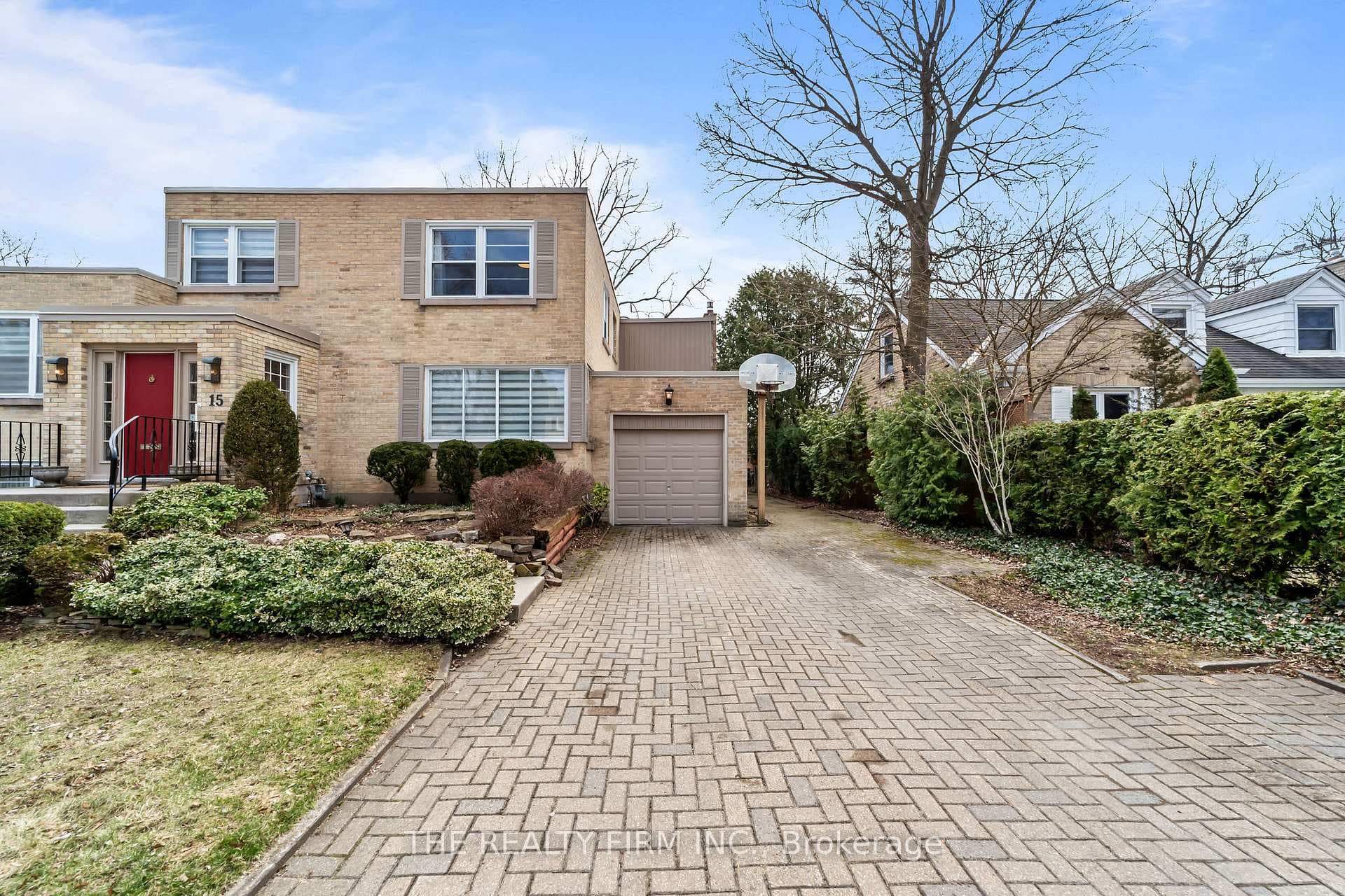 15 Mayfair Drive photo 5