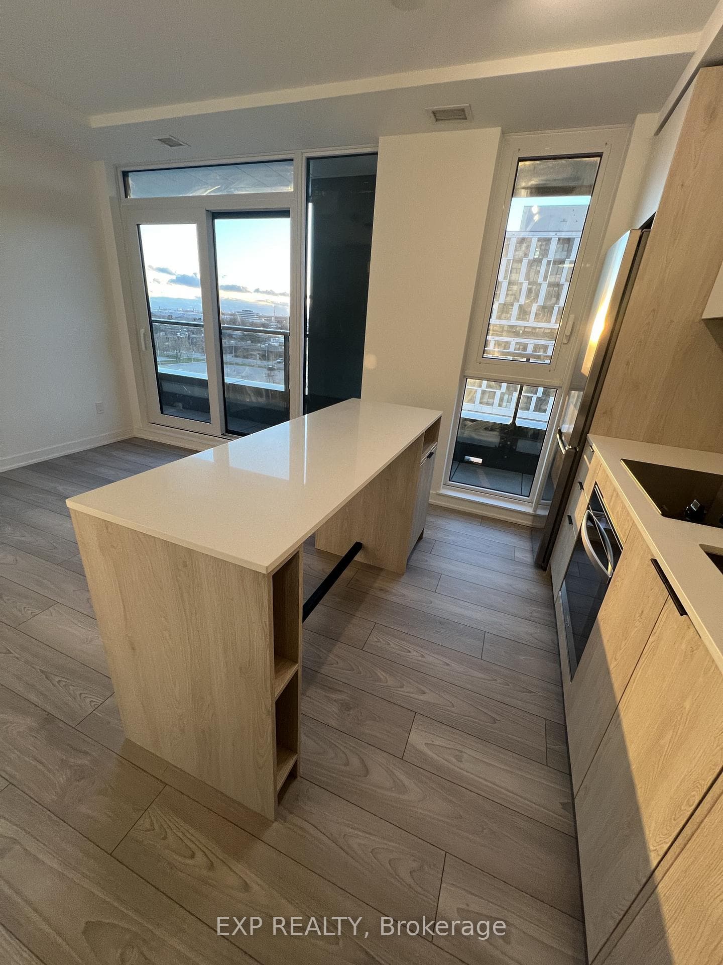 1007 The Queensway N/A Unit 625 photo 9