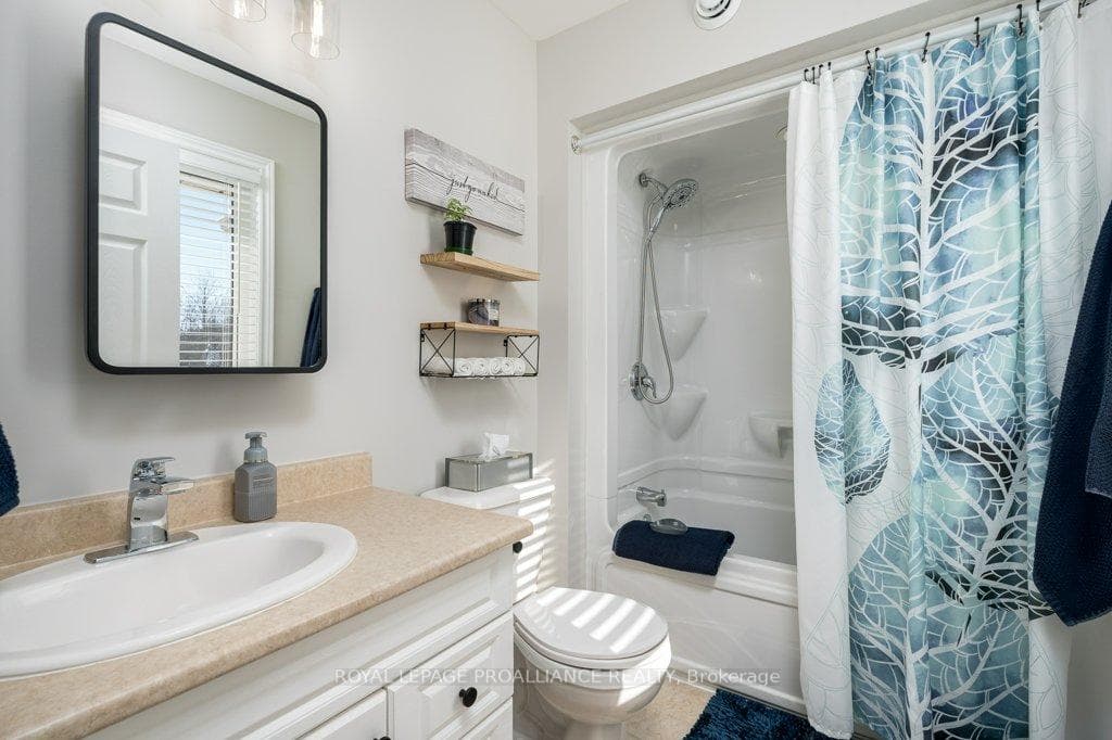 Primary 4 piece ensuite