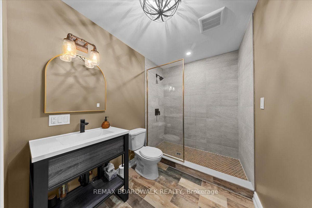 225 HILLCREST Drive photo 42