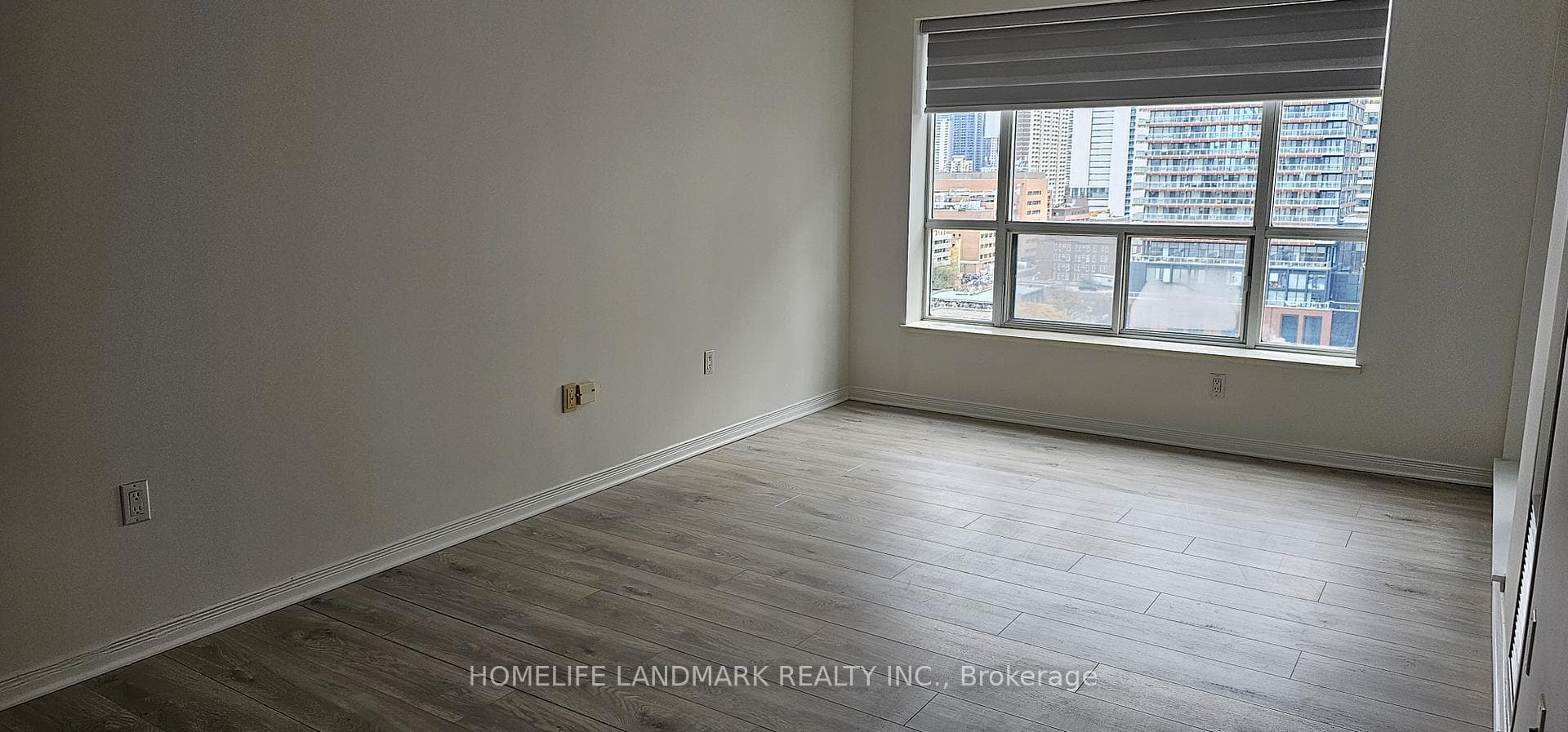 887 Bay Street Unit 1402 photo 12