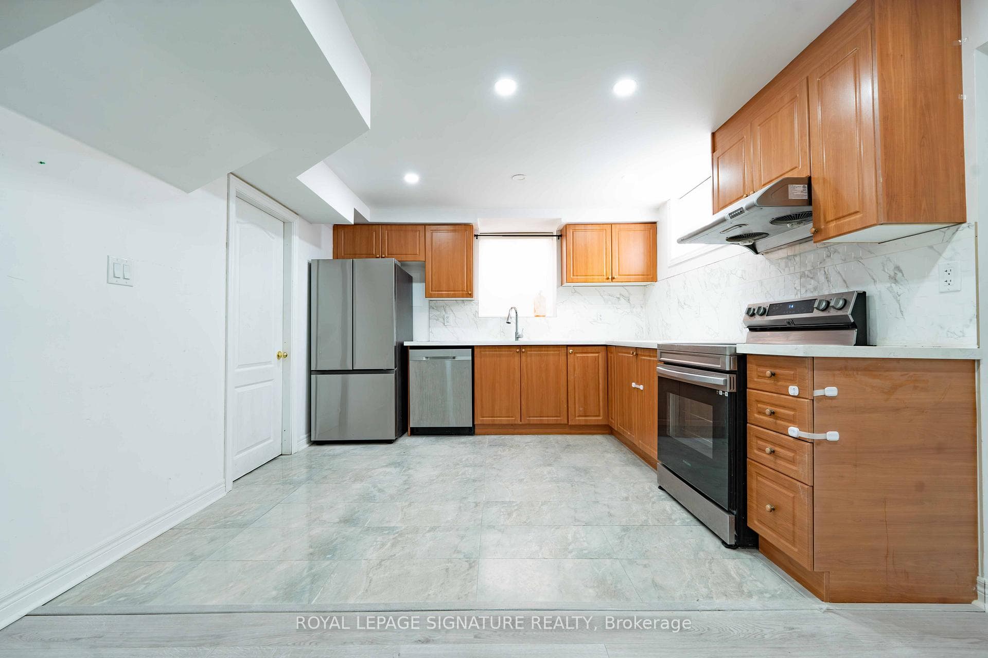 4742 Creditview Road photo 9