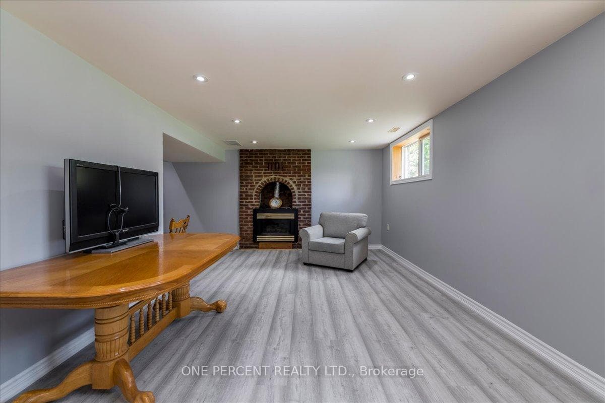 1235 Gilford Road photo 27
