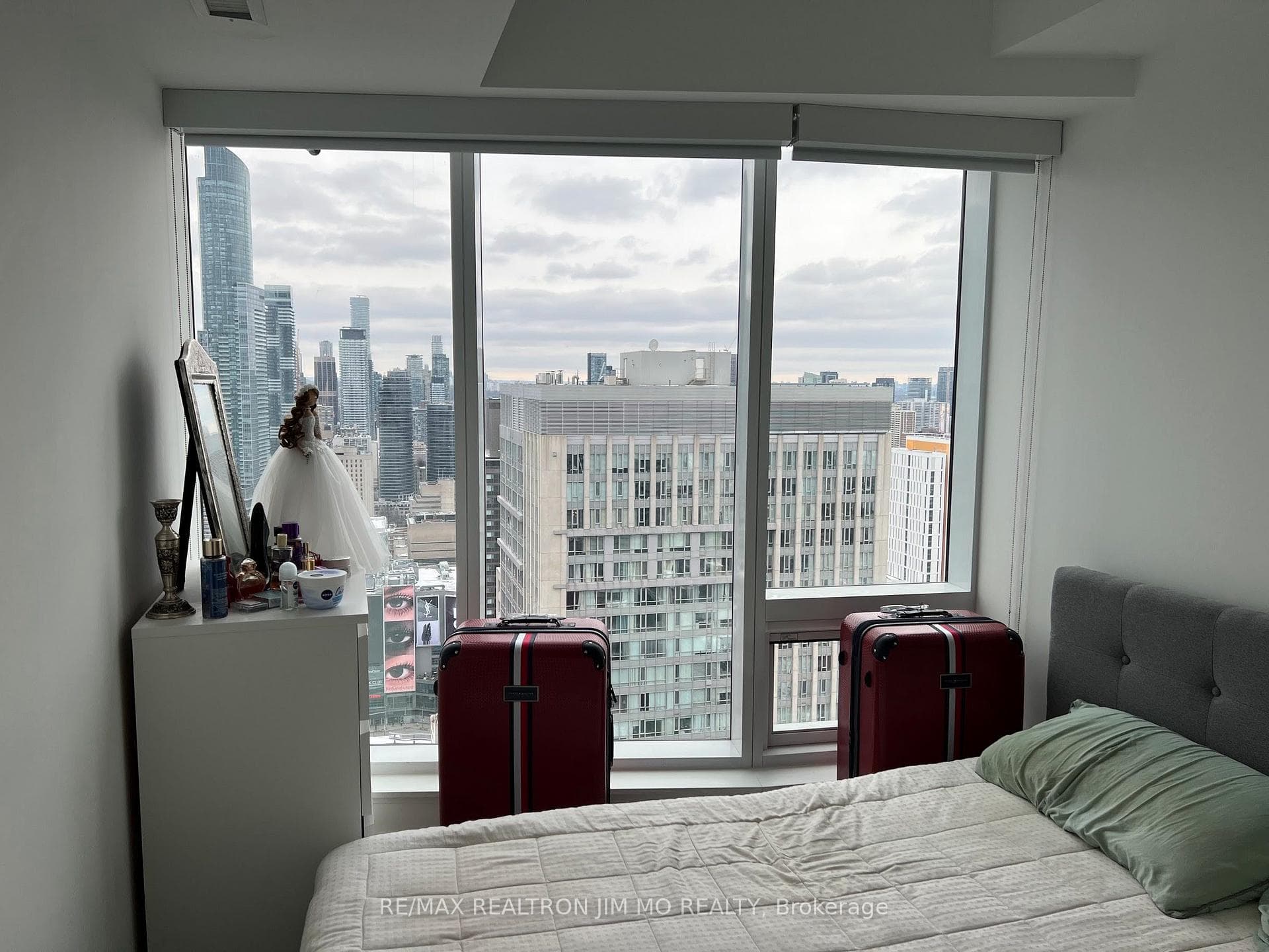 197 Yonge Street Unit 3914 photo 11