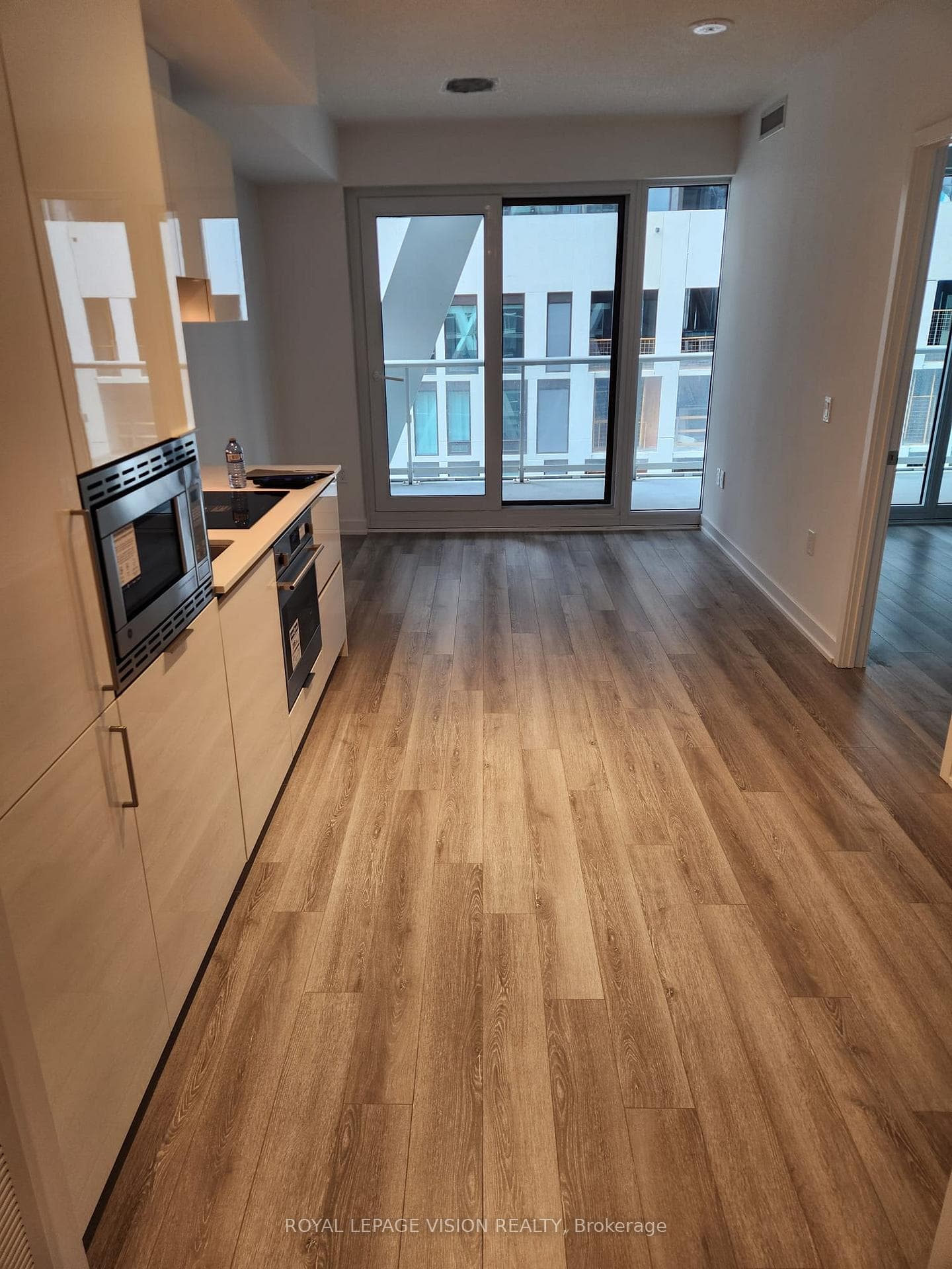 230 Simcoe Street Unit 1033 photo 3