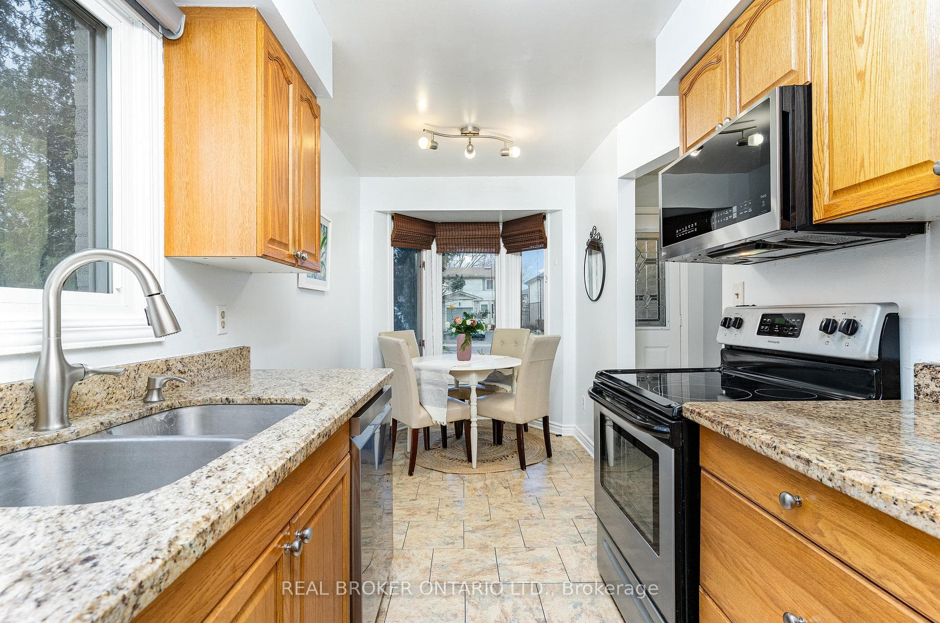 542 Drummerhill Crescent photo 7