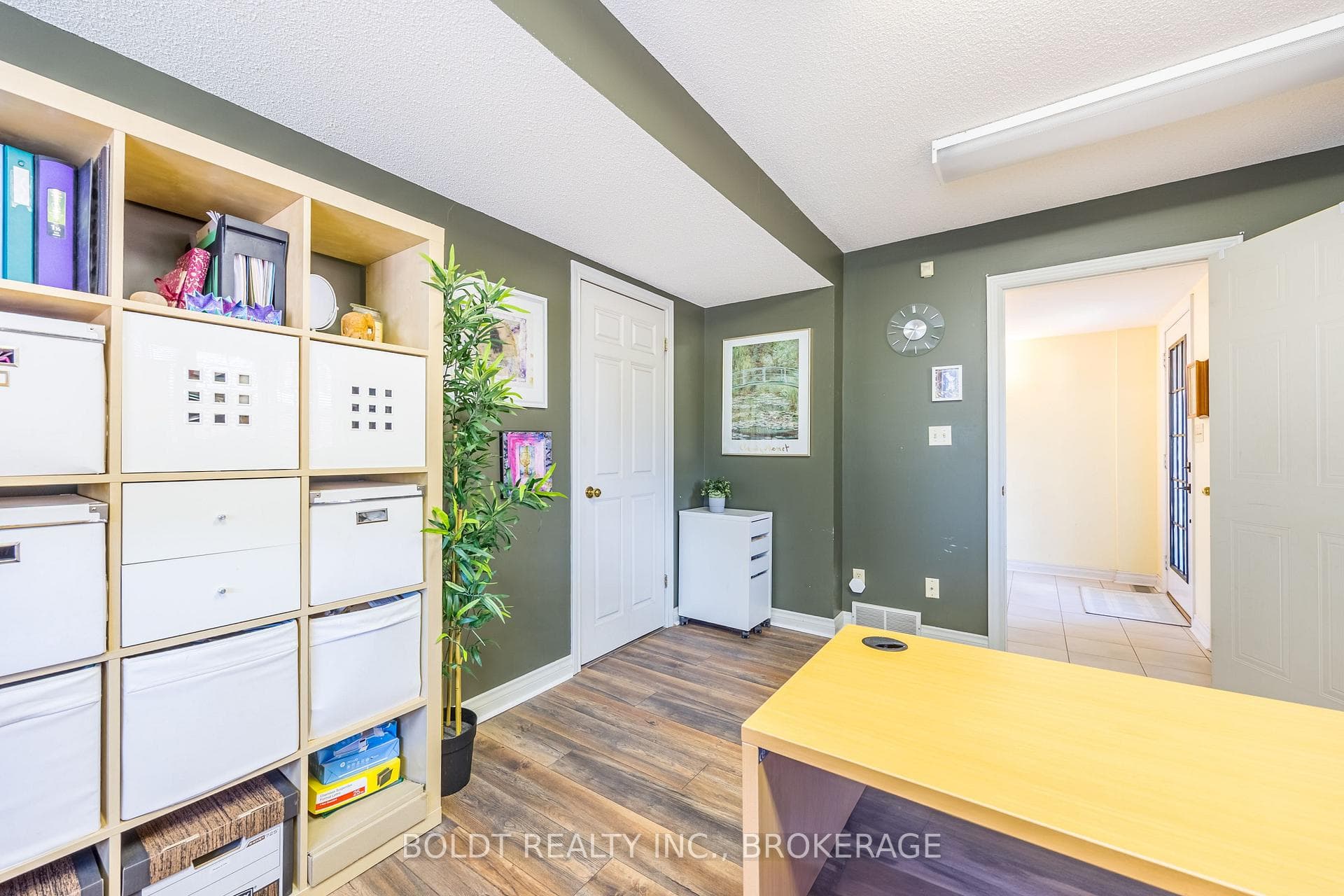 468 Lakeshore Road photo 12