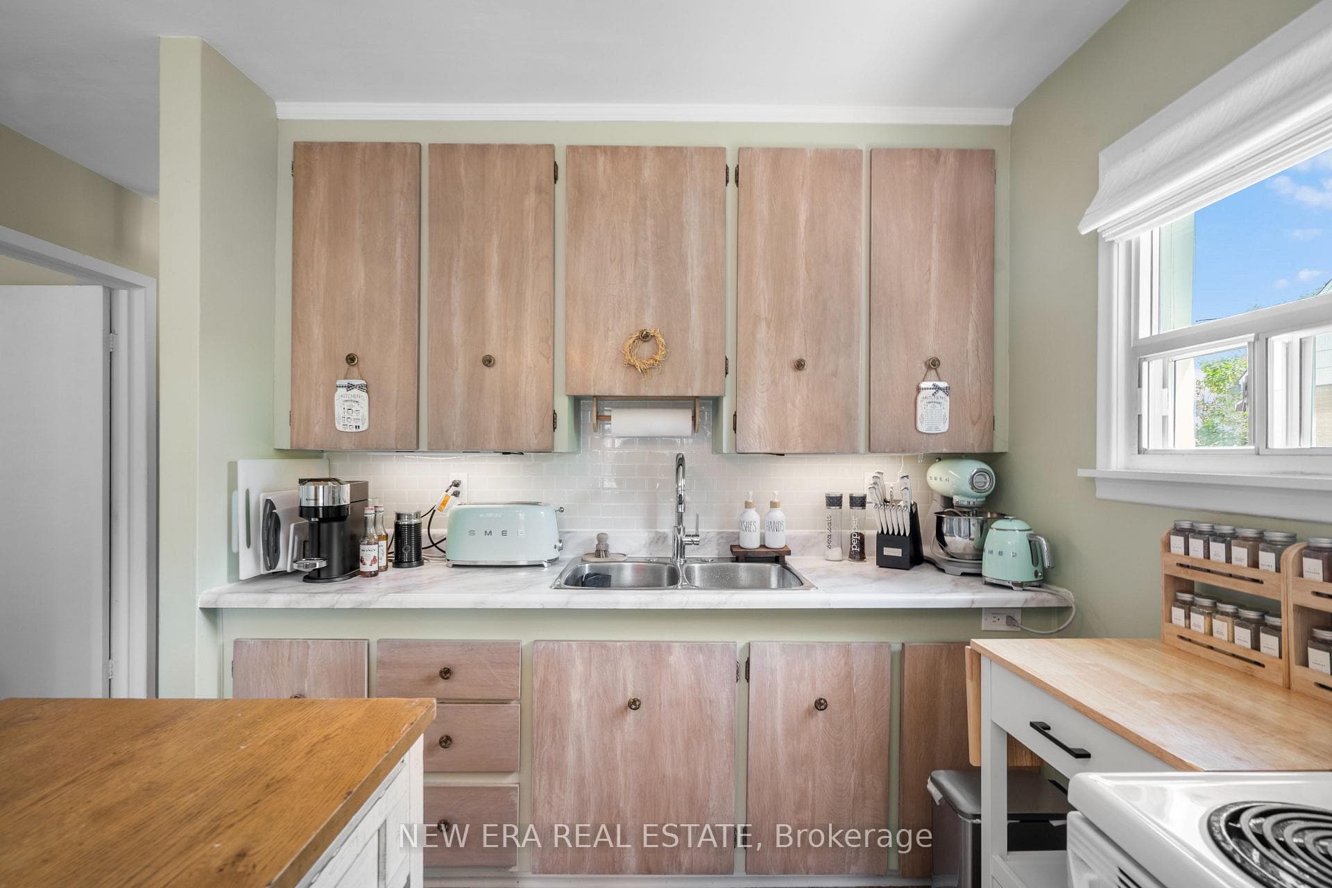 91 Hadrian Drive photo 3