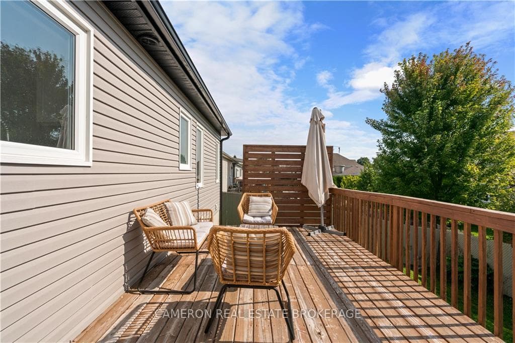 120 EMILY JADE Crescent photo 14