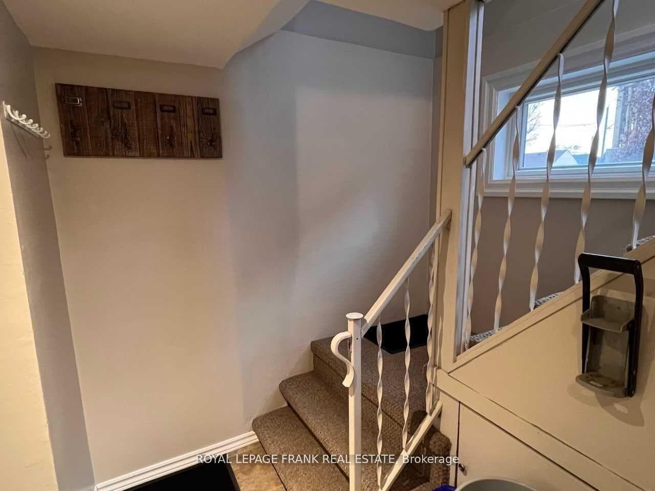 208 St Lawrence Street photo 14