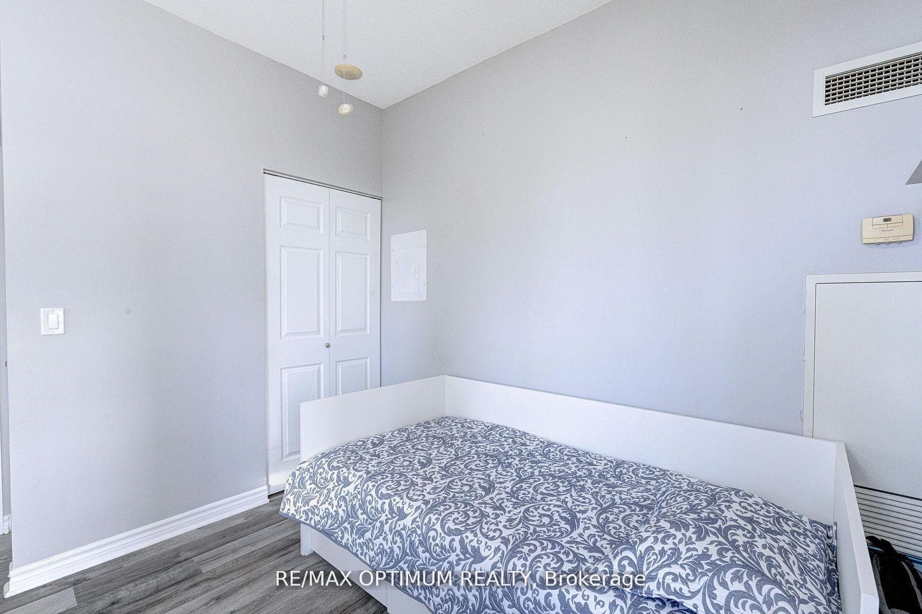 388 Prince Of Wales Drive Unit 1104 photo 21