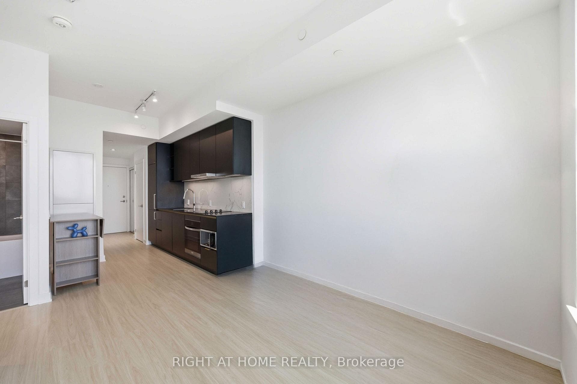 8 WELLESLEY Street Unit 5110 photo 15
