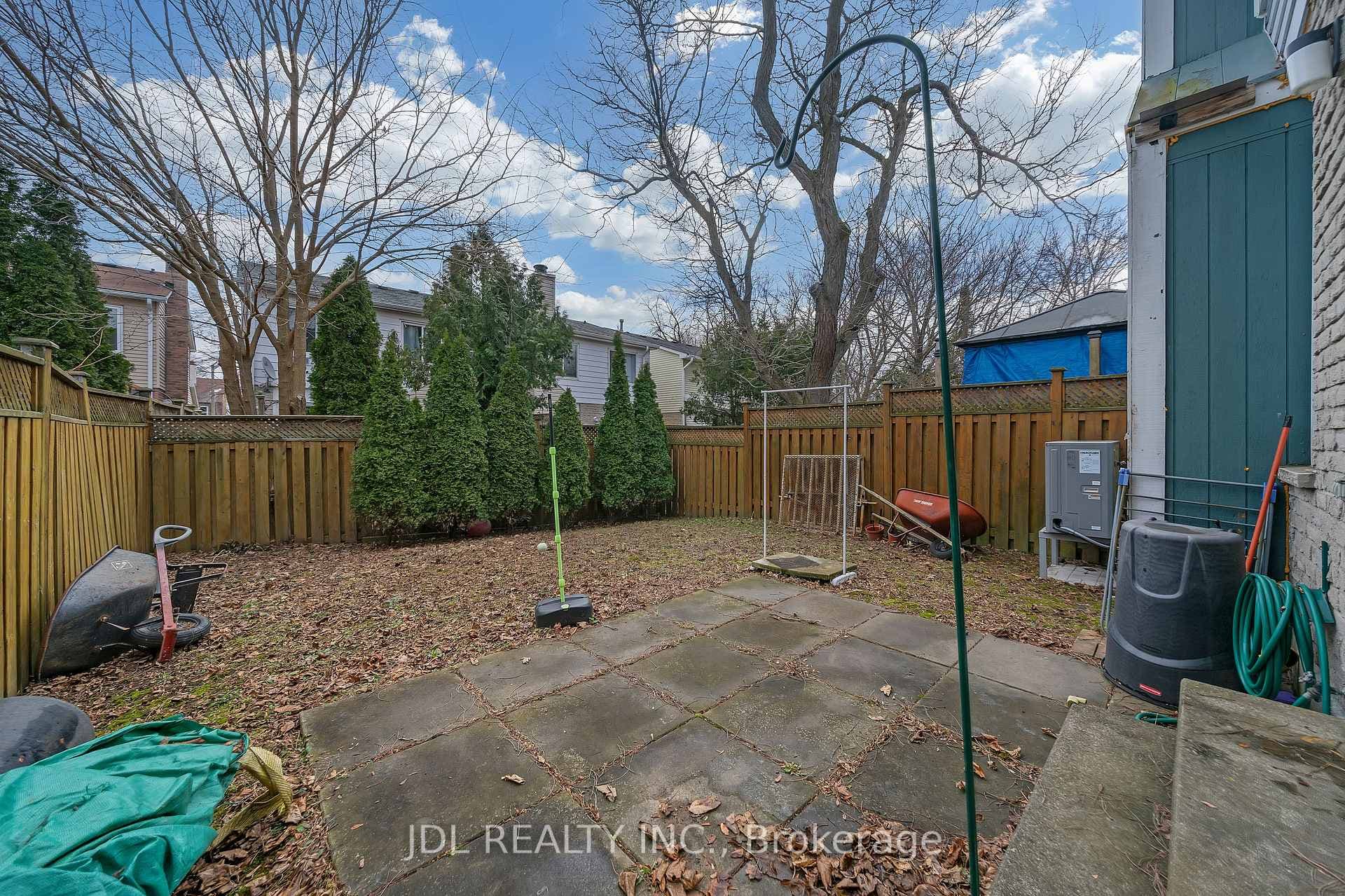 83 Reginald Crescent photo 32