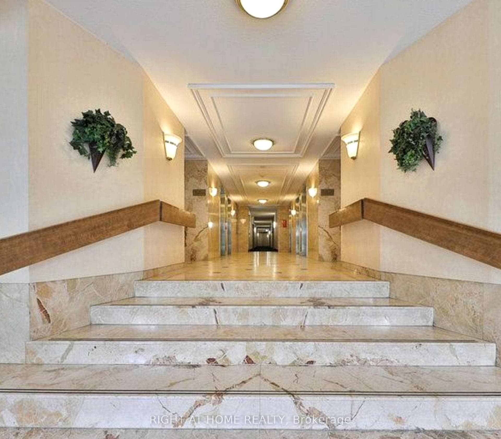 1333 Bloor Street Unit 1018 photo 3