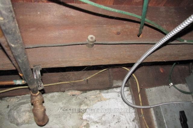 48 Uxbridge Avenue photo 15