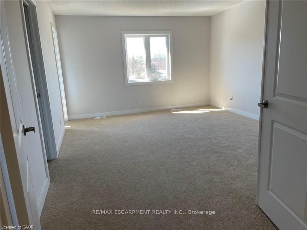 Primary Bedroom With Ensuite & Walk In Closet