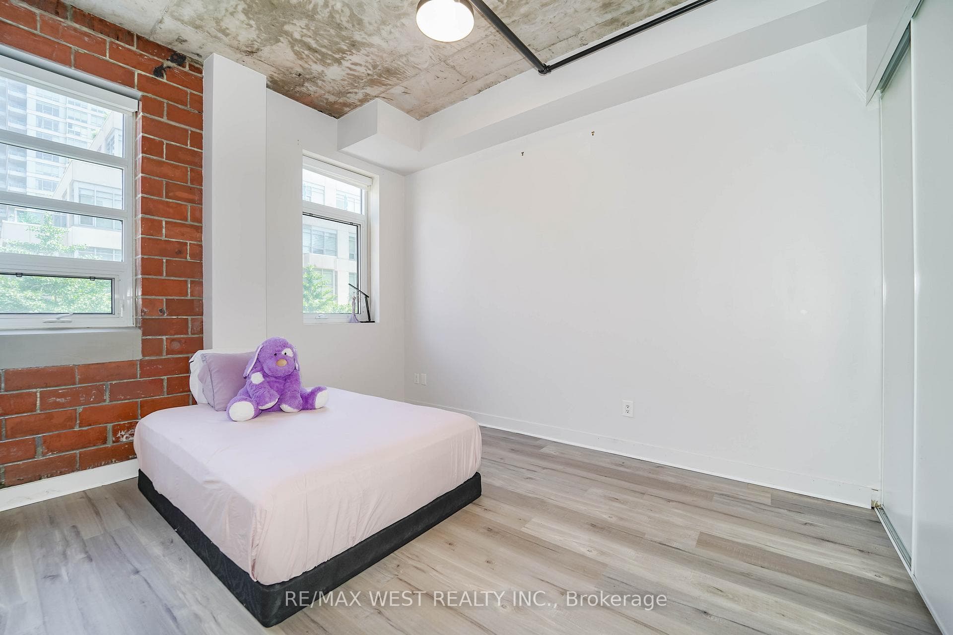 10 Wellesley Place Unit 301 photo 6