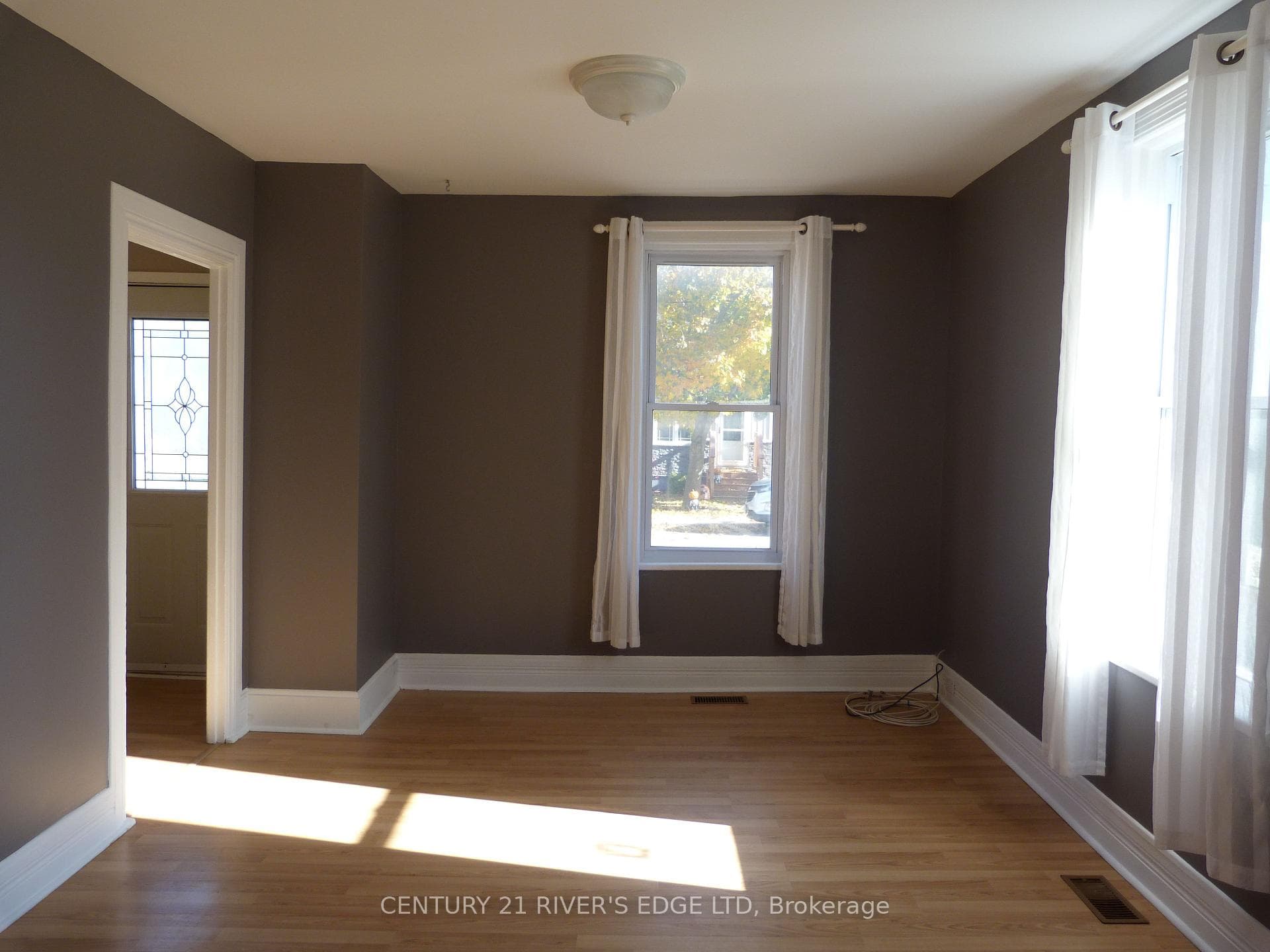 468 Gladstone Street photo 21