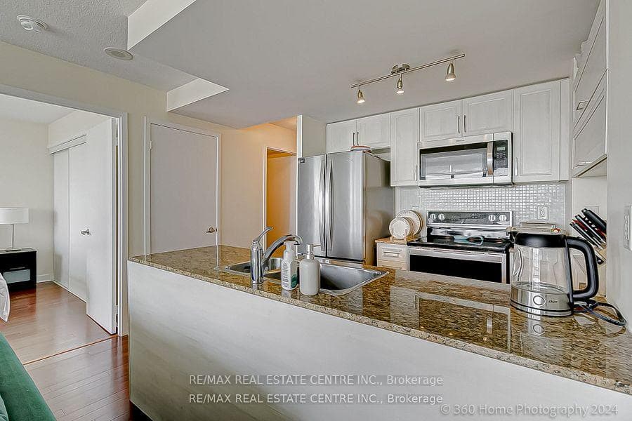 15 Fort York Boulevard Unit 1510 photo 11