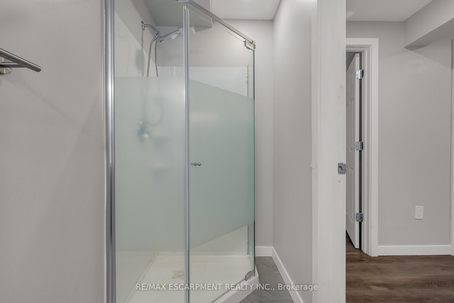 8077 Aintree Drive photo 31