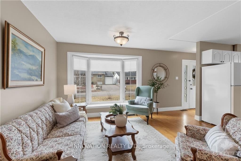 2216 BICKERTON Avenue photo 10