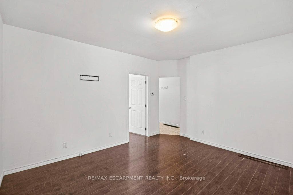 21 Mayflower Avenue photo 11