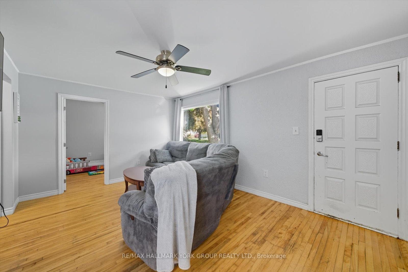 24 Churchill Crescent photo 8