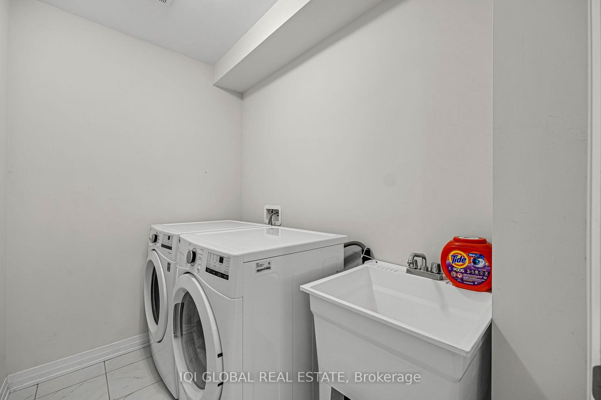 585 Colborne Street Unit 1303 photo 14