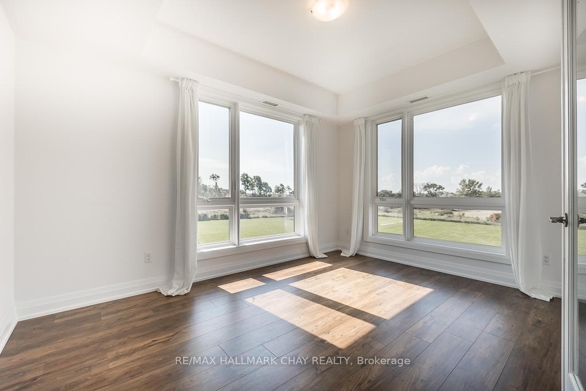 299 Cundles Road Unit 402 photo 14