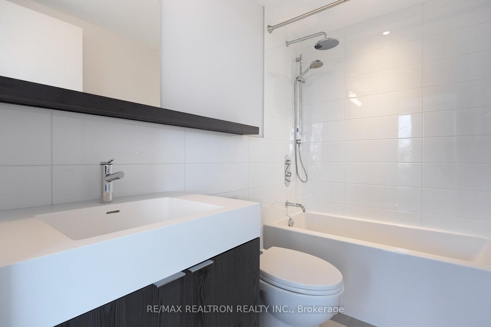 664 Spadina Avenue Unit 305 photo 6