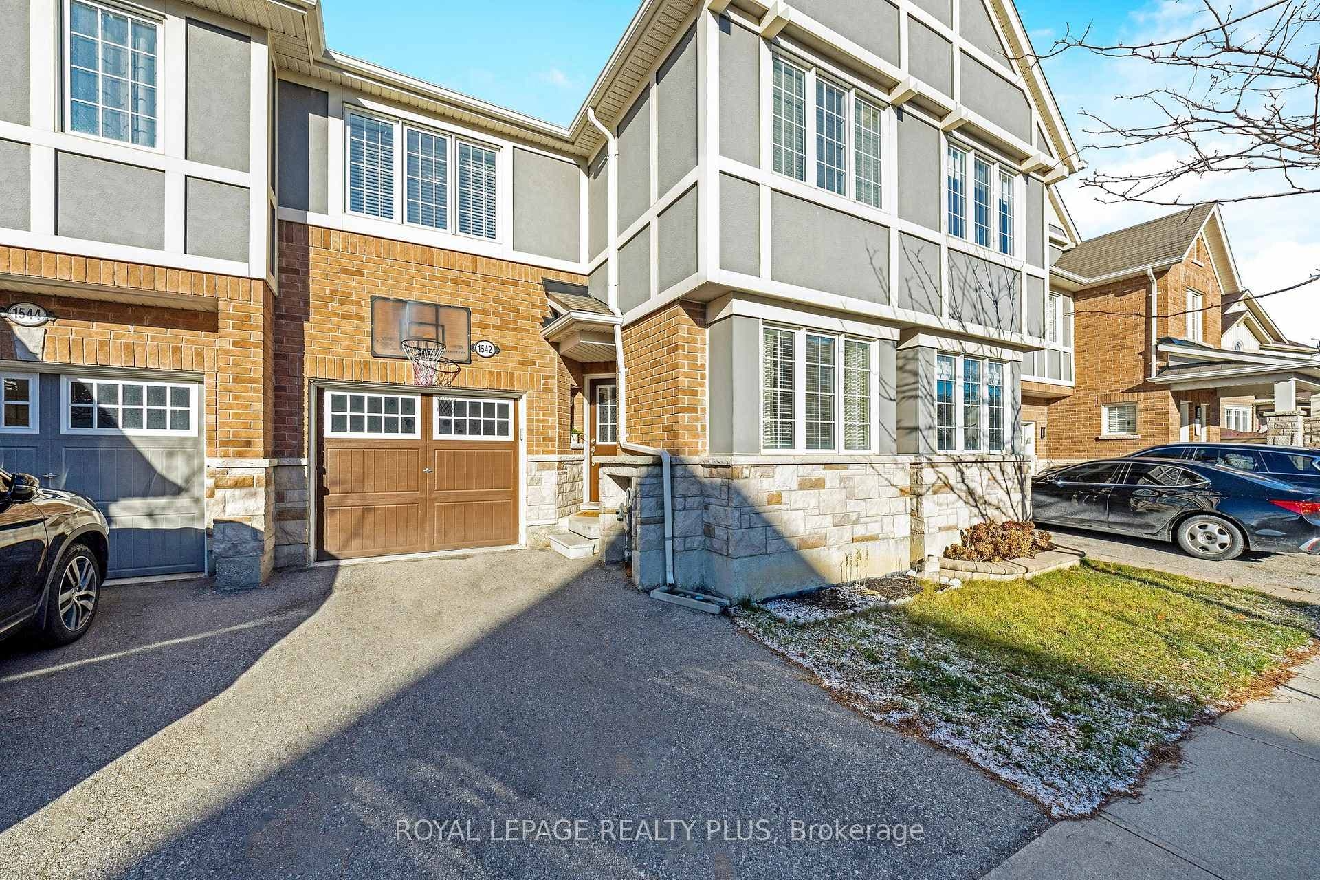 1542 Gainer Crescent photo 2