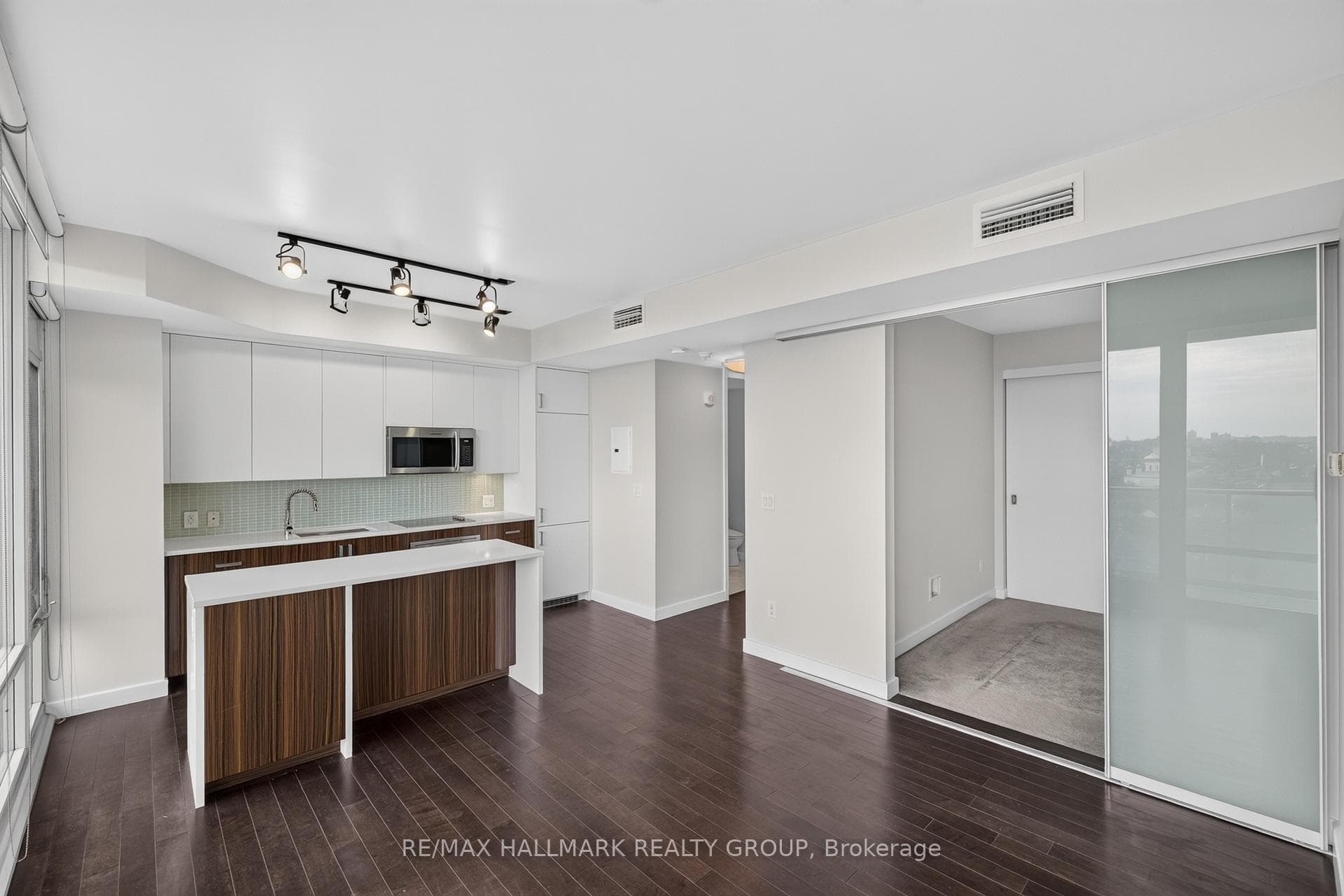 201 Parkdale Avenue Unit 1001 photo 6