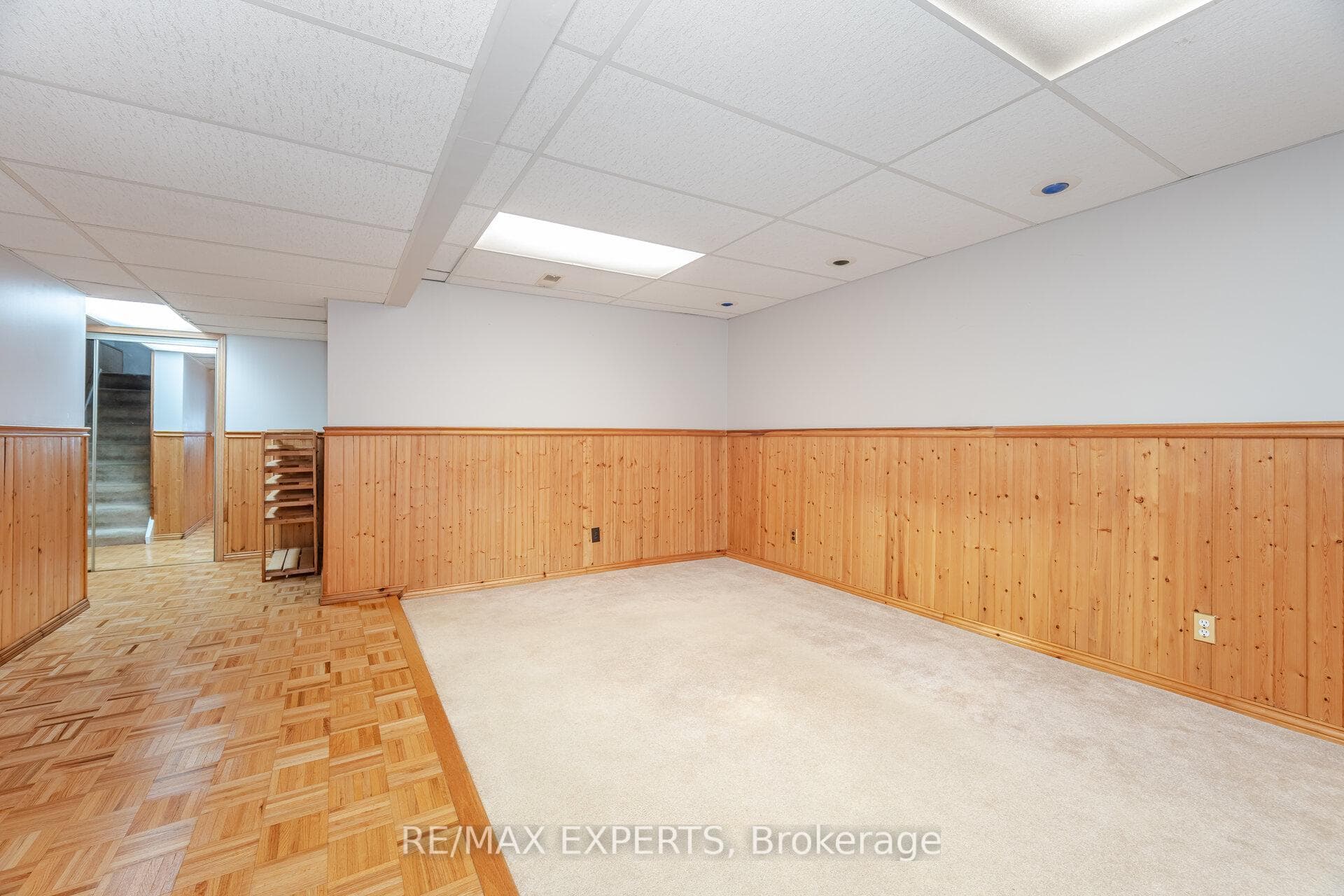 99 Greenfield Crescent photo 35