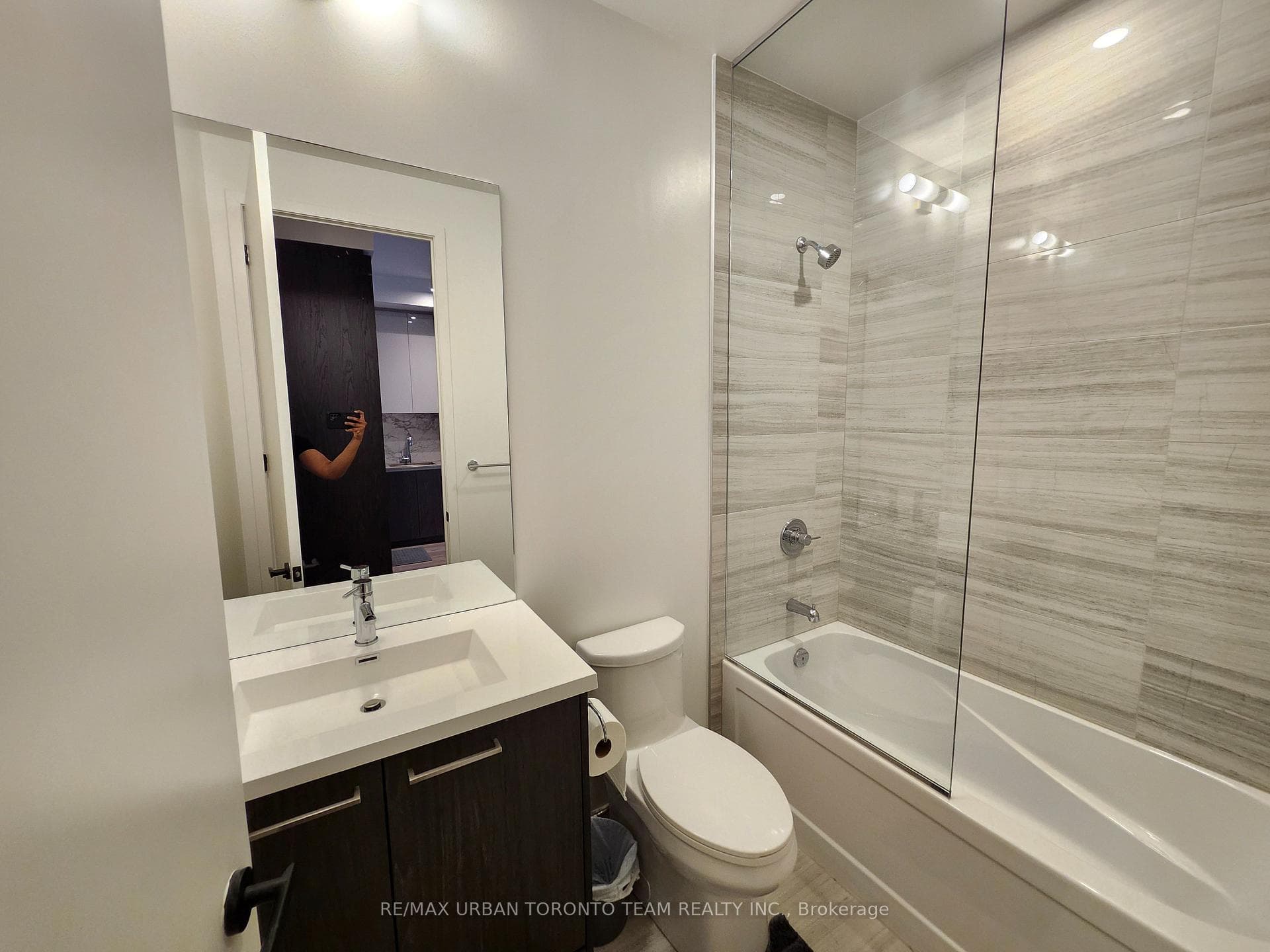 28 Interchange Way Unit 206 photo 6