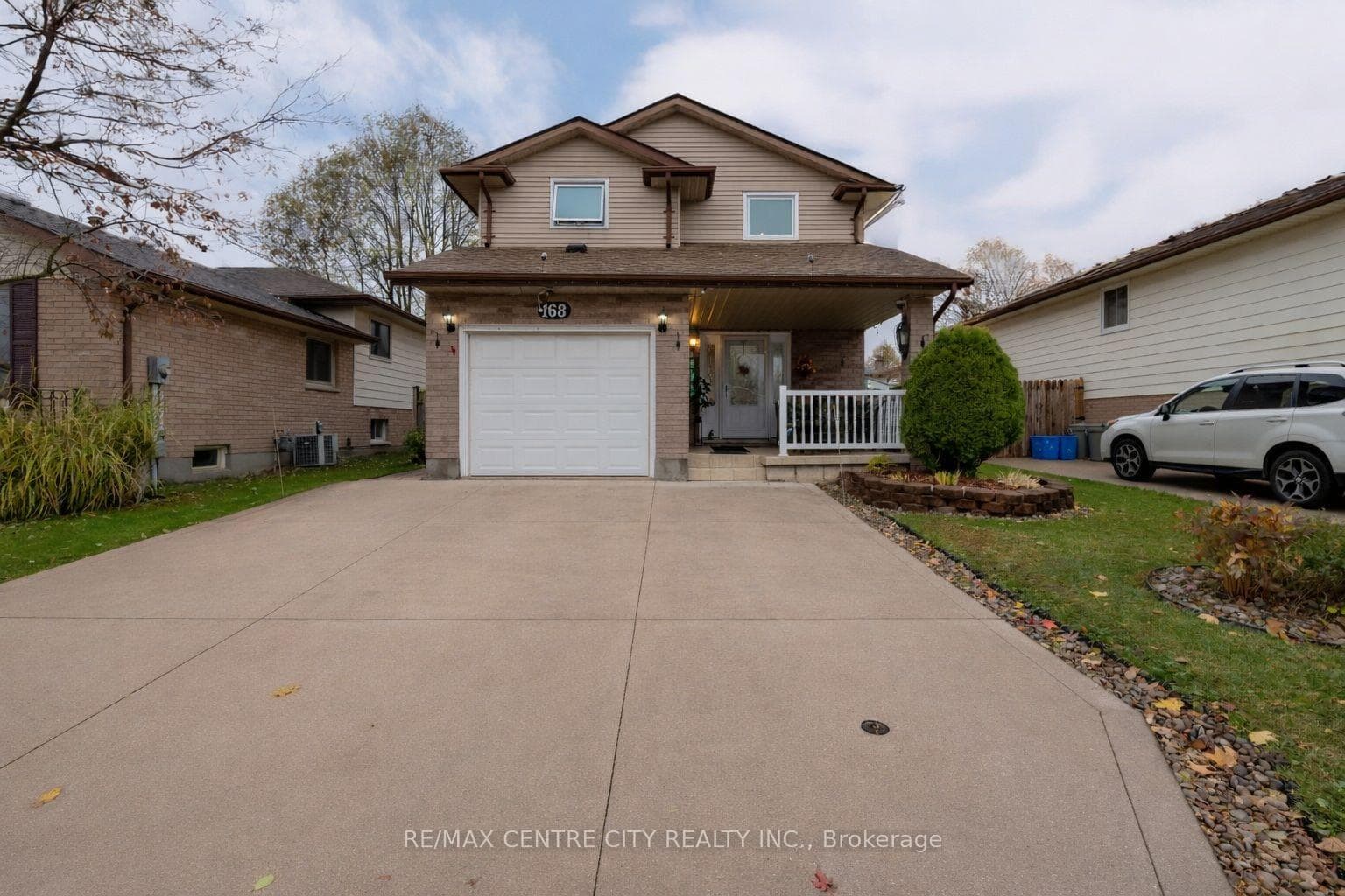 168 Clara Crescent photo 1