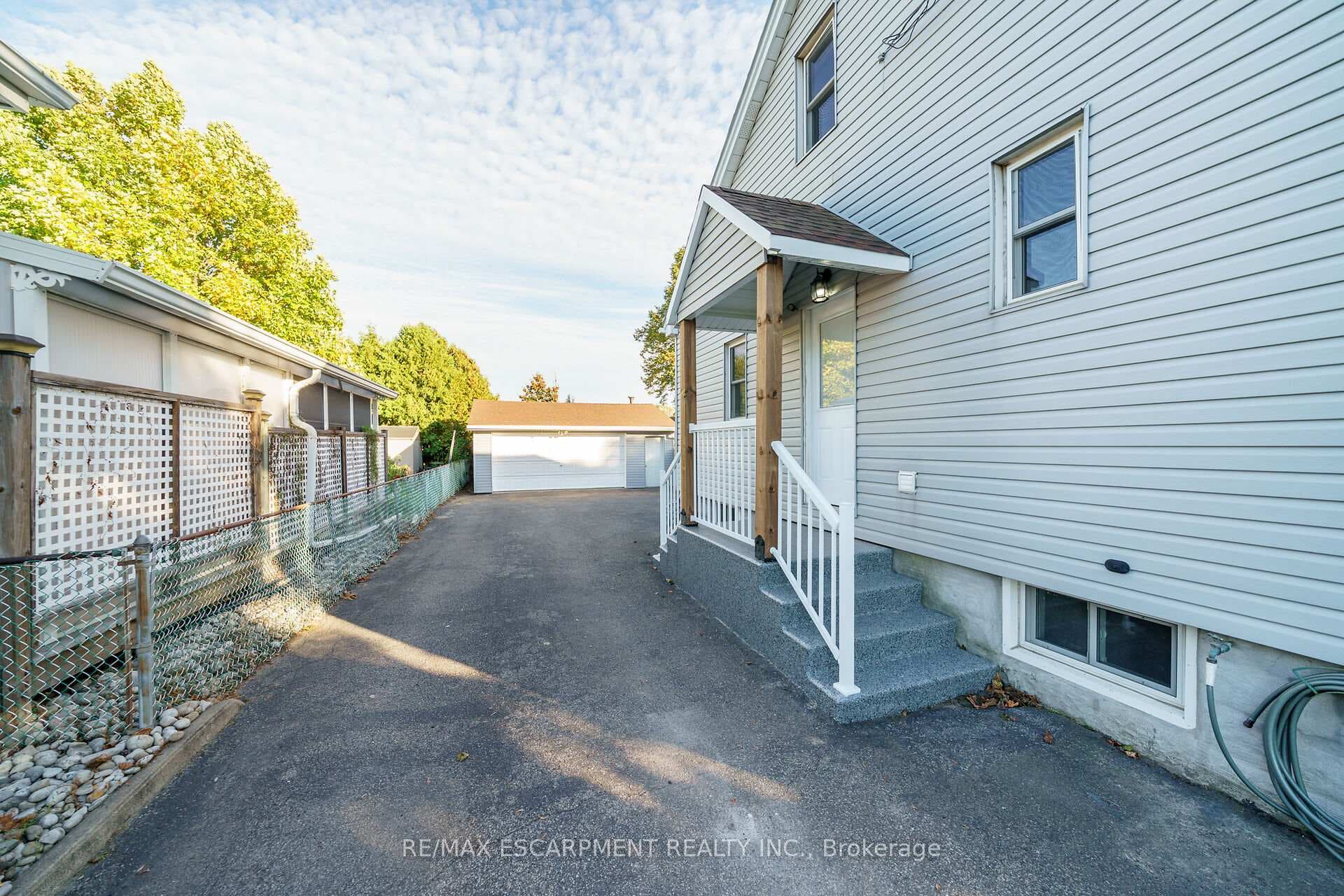 350 Pottruff Road photo 2
