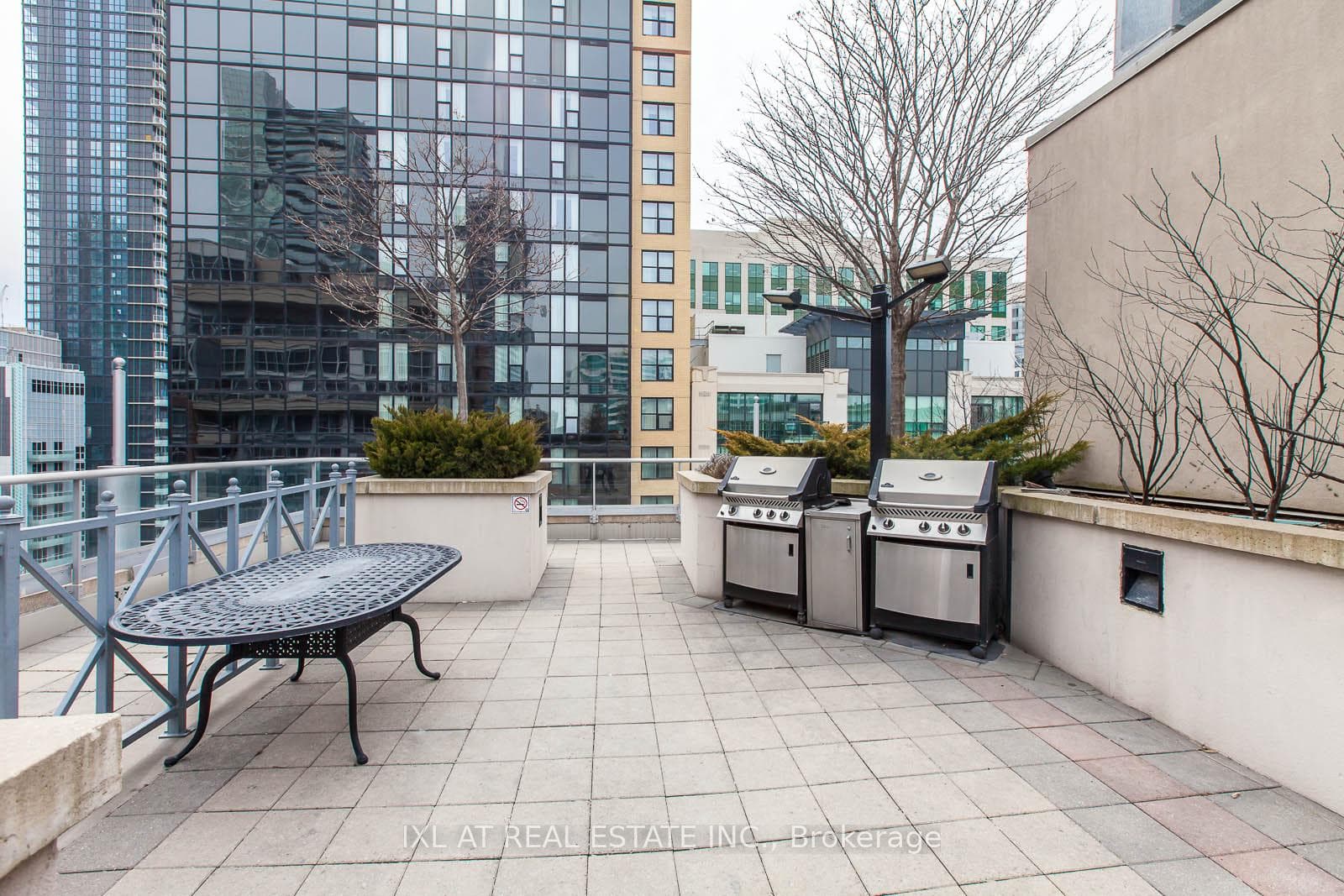 270 Wellington Street Unit 1102 photo 26