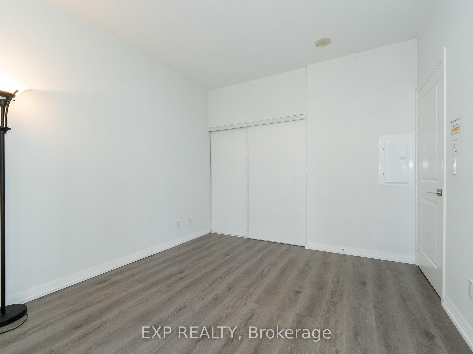 65 Oneida Crescent Unit 102 photo 14