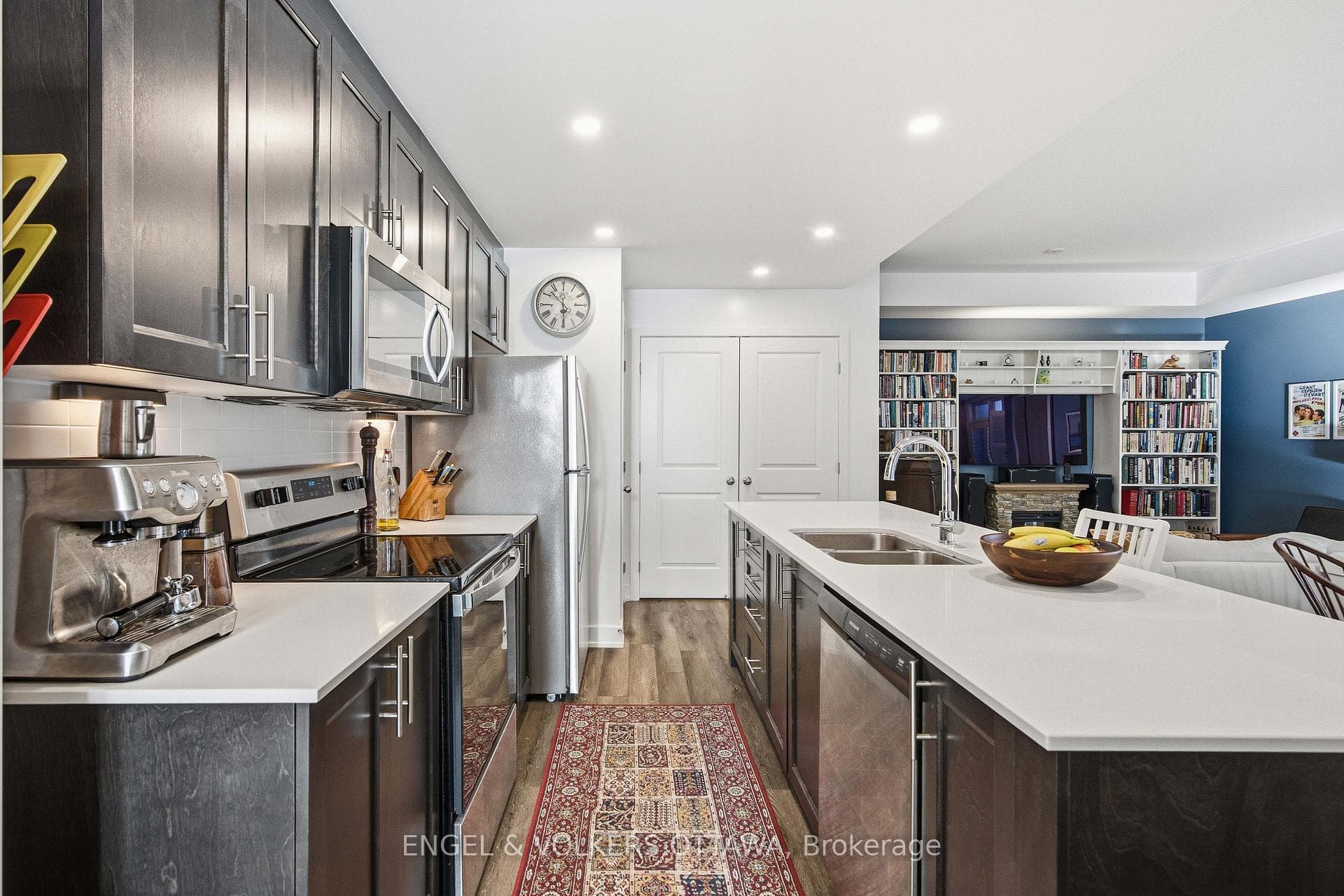 310 Tulum Crescent Unit B photo 6